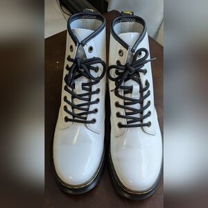 Dr. Martens Zavala White Unisex Boots. Men 4, Women 5